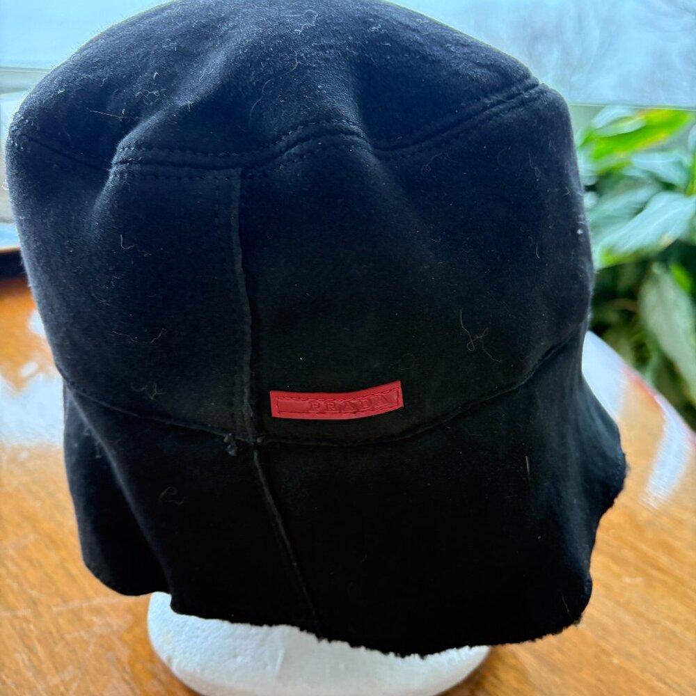 Prada Logo Fitted Unisex Black Fleece Designer Hat Medium with Fur Interior